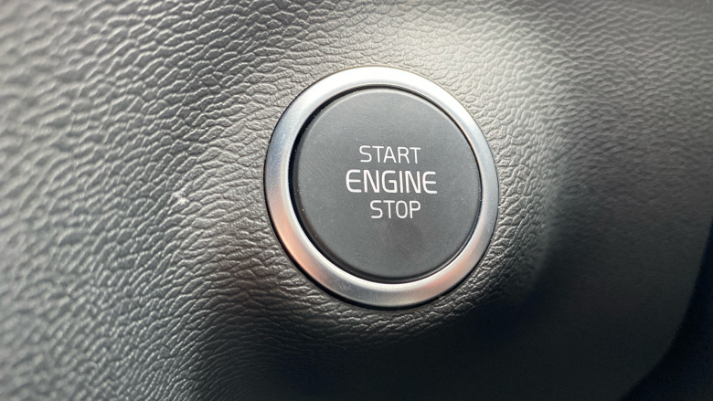 Volvo XC40 2.0 B3P Plus Black Edition 5dr Auto Petrol Estate